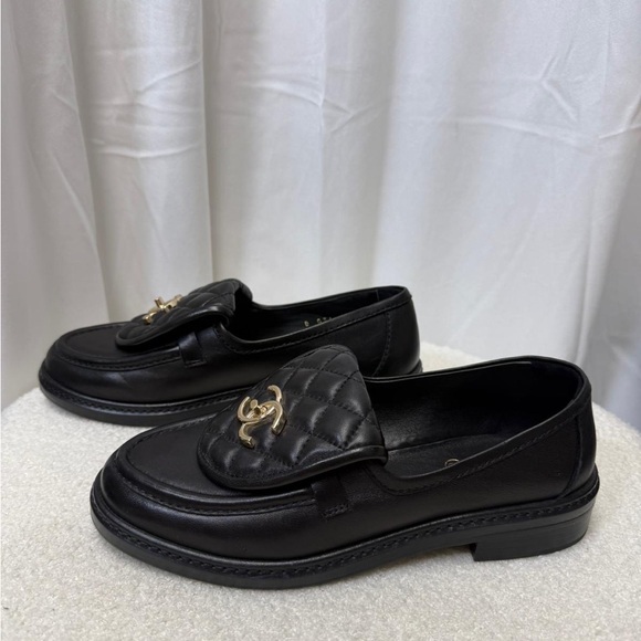 CHANEL INTERLOCKING CC LOGO LAMBSKIN LOAFERS SZ 36 - Picture 5 of 10
